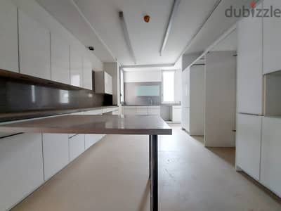 RA22-1303 Super deluxe apartment in Clemenceau is now 450m,$5000 cash