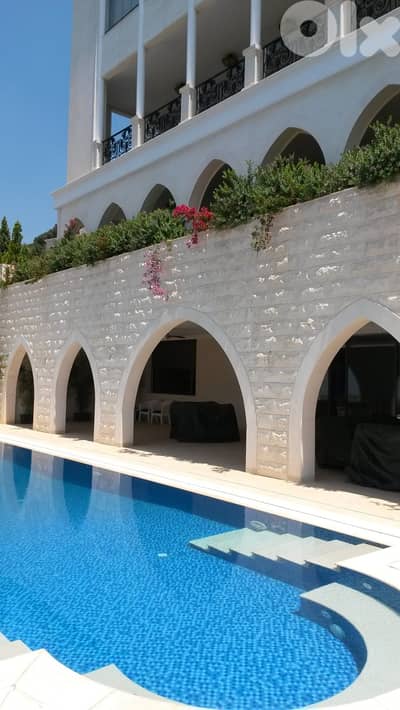 Luxurious Villa In Ain Saadeh 2000 Sqm فيلا للبيع في عين سعادة