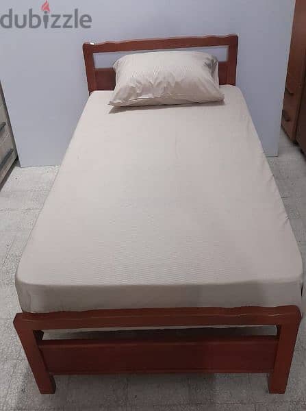Bed wood zein 1