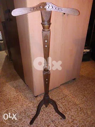 antique carved wood jacket/robe  stand 0