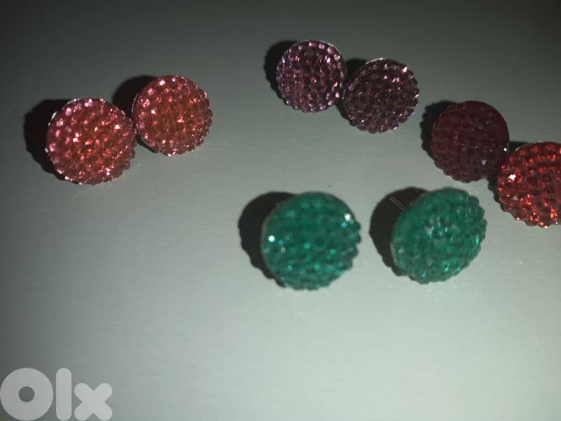 stud earrings 3=15$ crystall 4 coĺours available 1