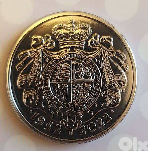 5 pounds brilliant uncirculated coin 2022 Queen Elizabeth II عملة 1