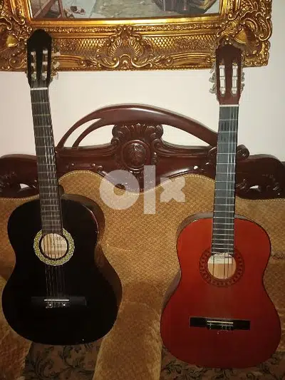 2 classic guitars. Stagg medium size and a Paranoid normal size.