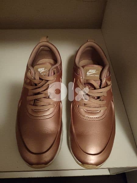 nike shoes for women, 38 EUR size, 7US size (a bit smaller). 0