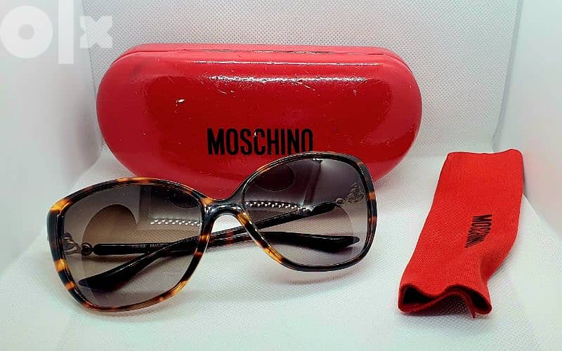 Moschino sunglasses like new 0