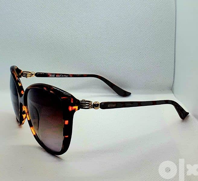 Moschino sunglasses like new 1