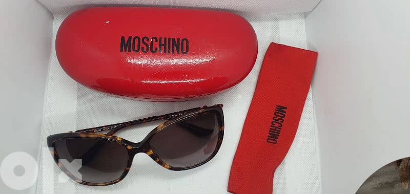 Moschino sunglasses like new 4