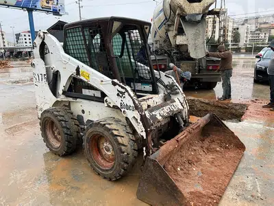 rent a bobcat 200 $ per day ( بوب كات للإيجار )