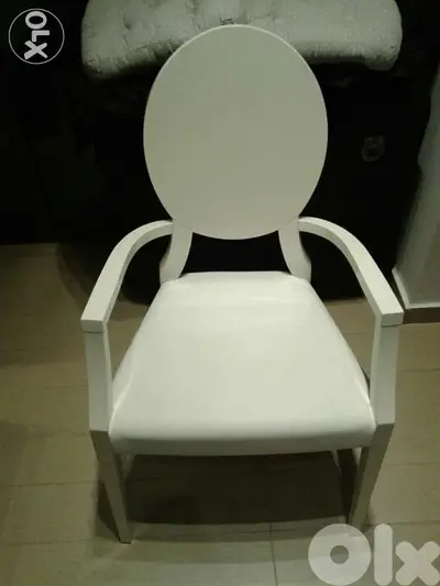 كرسي جديدة ابيض لميع مع قعدة جلد Brand new glossy white chair