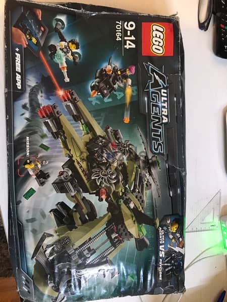 New  (Damaged Box)  lego ultra agents 0