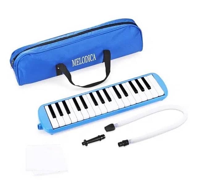 melodica new with soft case 1