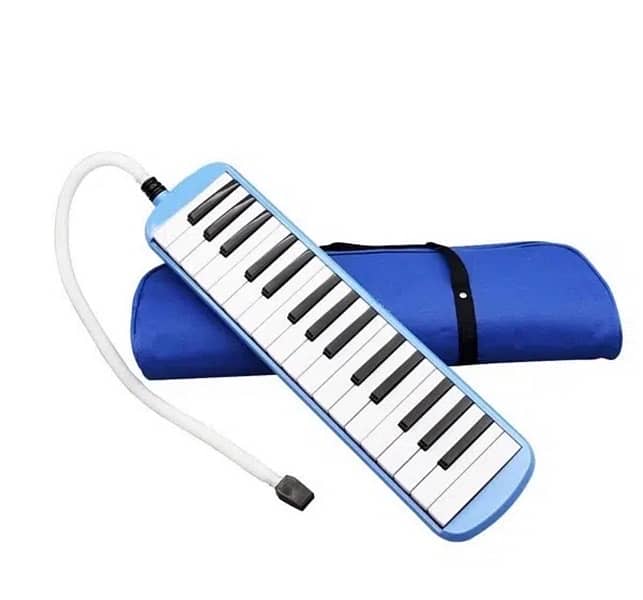 melodica new with soft case 2