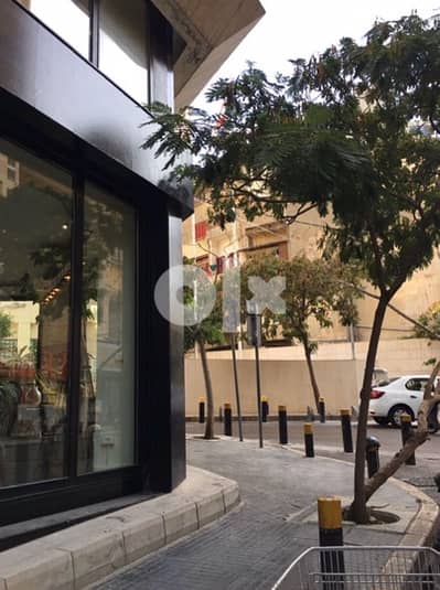 Lounge Gym pilates in Clemenceau with 6 vitrines high end