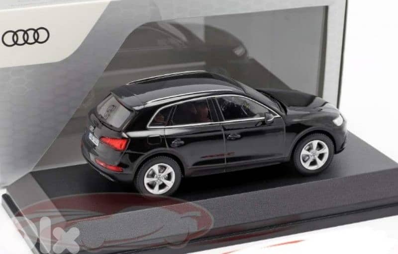 Audi Q5 diecast car model 1;43. 4