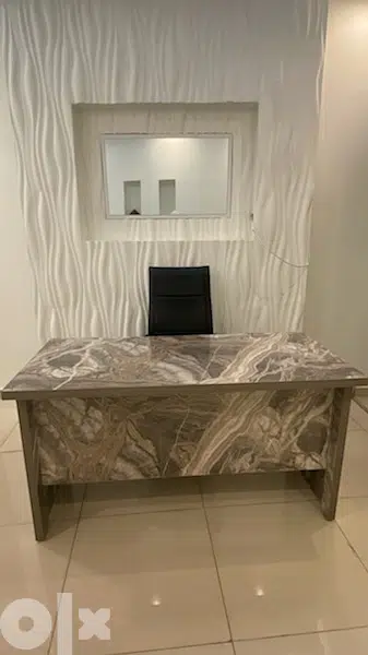 new office table طاولة مكتب جديدة