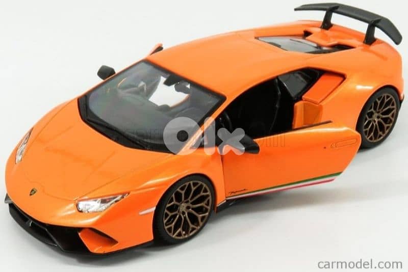 Huracan Performante diecast car model 1:24. 3