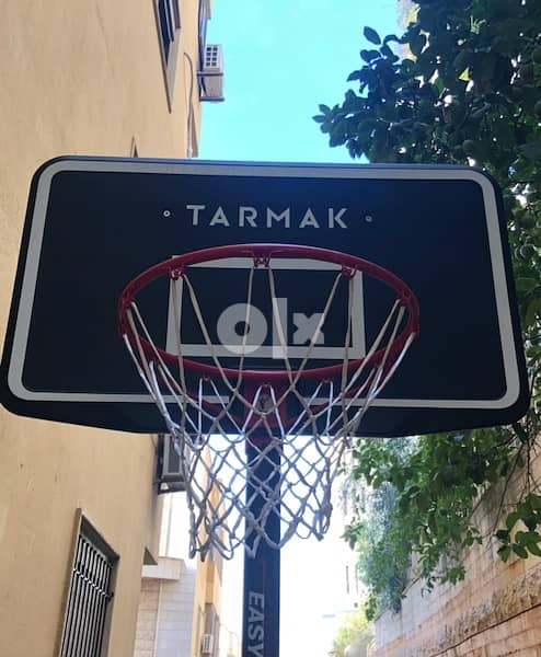 tarmak basket ball stand 0