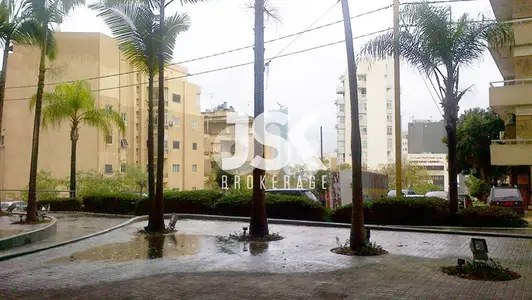 L01911- Shop/Office For Sale In Achrafieh