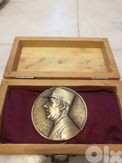 ميدالية الجنرال ديغول antique