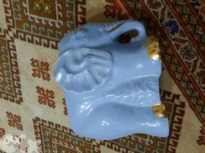 Vase light blue elephant. فاز ازرق فاتح Vase light blue elephant. فاز ازرق فاتح
