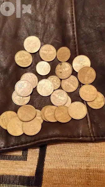 عملة البنانية ورق و معدن مشكل اديم