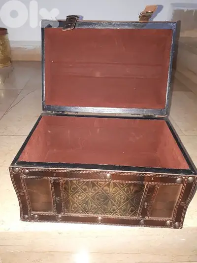 leather box in very good condition