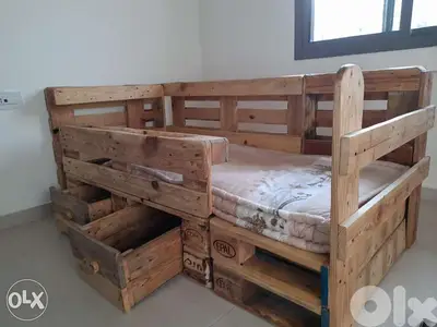 Pallets wood 160 cm kids bed تخت اطفال خشب طبالي مع جارور