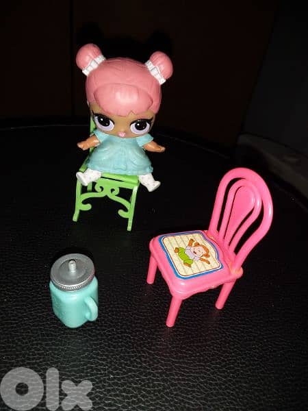 LOL PINK & WHITE MGA great doll, blue dress +2 Chairs +Termos Cup=13$ 2