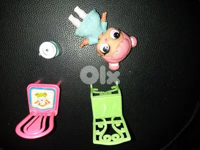 LOL PINK & WHITE MGA great doll, blue dress +2 Chairs +Termos Cup=13$