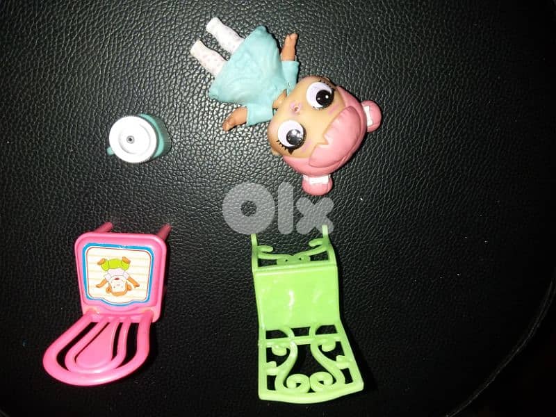 LOL PINK & WHITE MGA great doll, blue dress +2 Chairs +Termos Cup=13$ 1