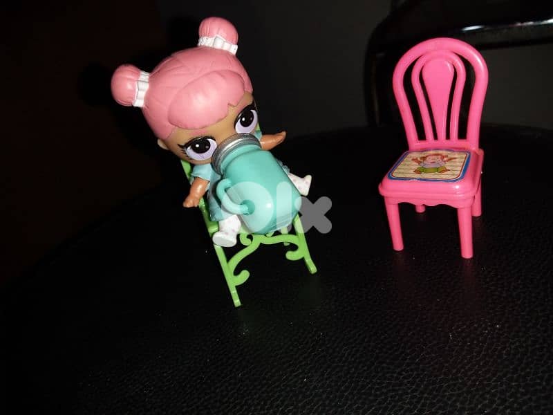 LOL PINK & WHITE MGA great doll, blue dress +2 Chairs +Termos Cup=13$ 0