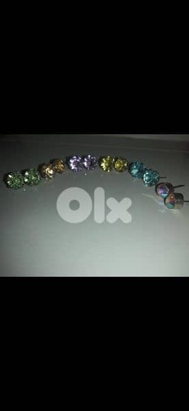 earrings fi kaza lon 7abbe kbire 3=15$ 5