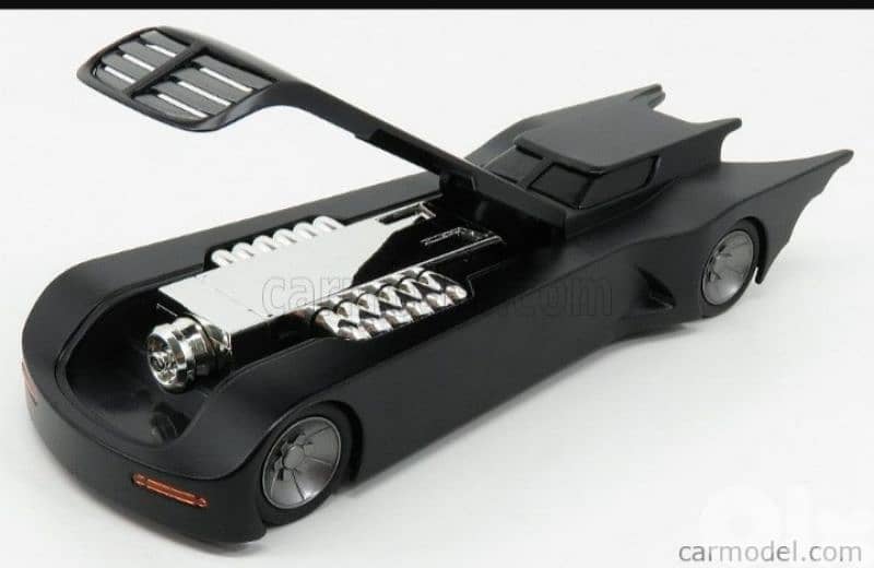 Batmobile (with Batman Figure ) diecast car model 1:24. 3