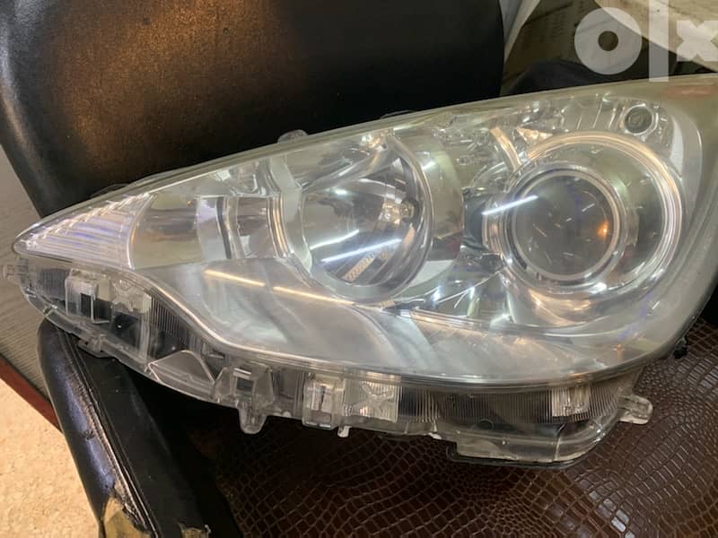 Toyota Prius C Healdlight Left 0