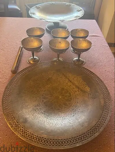صواني و اكواب نحاس ابيض غير مستعملة