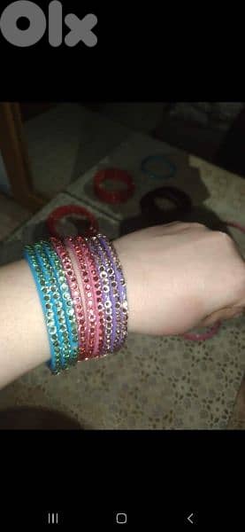 plastic brac3lets 6 colours strass all over 5=15$ 1