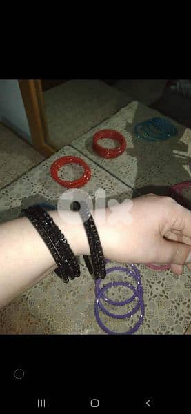 plastic brac3lets 6 colours strass all over 5=15$ 3