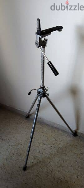 Canon EOS 1000D+
Vintage Velbon Tripod super stereo MS-3 2