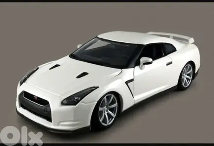 Nissan GT-R (2009) diecast car model 1;18.