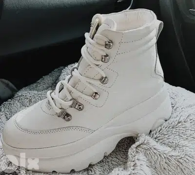 Steve Madden Husky Hiker boots in White 40بوط سنيكرز ابيض
