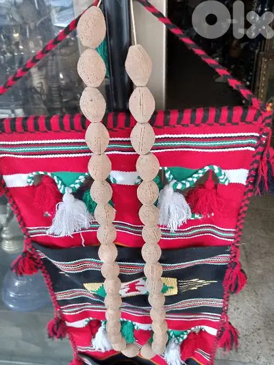 مسبحة حجر طويلة