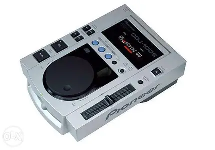 DJ CD Players Pioneer CDJ 100S ( 2 Pieces) very clean
