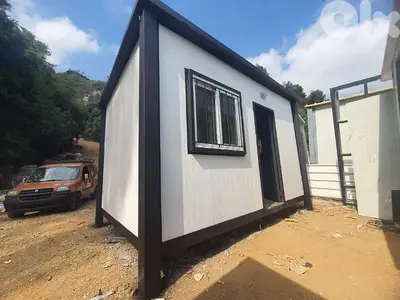 Black & White Prefab -منزل جاهز أبيض وأسود