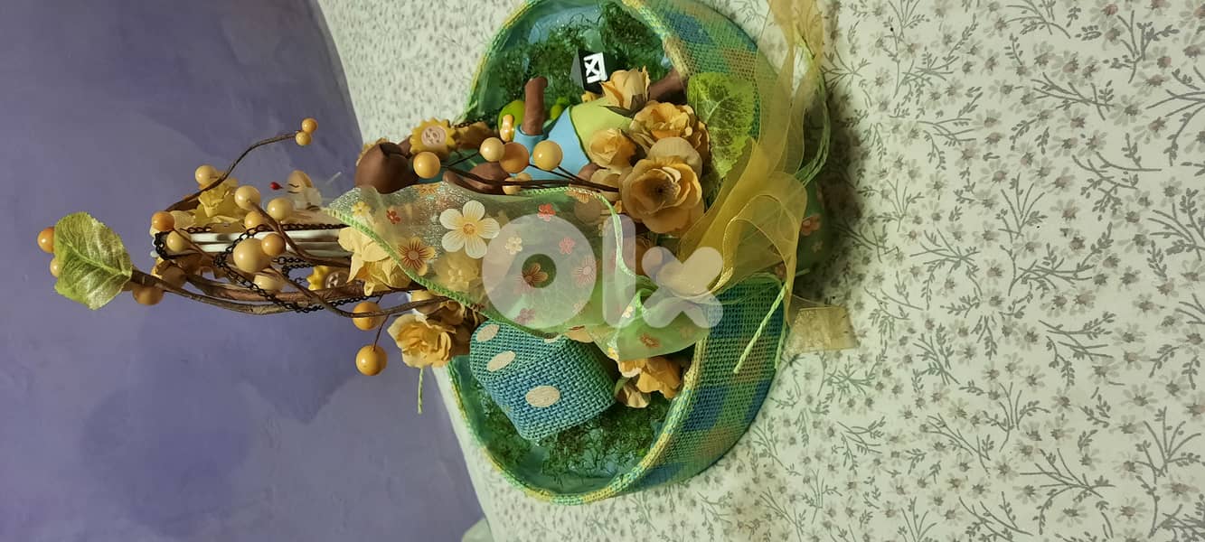 Green decorated basket 1