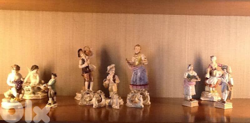 8 figurines 0
