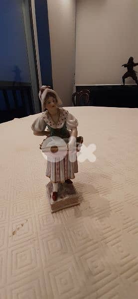 8 figurines 5