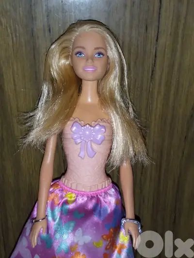 PRINCESS PRINCESS Barbie Great doll has a molded top +her own skirt=21