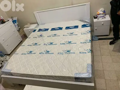 أوضة نوم مع فرشة بلا خزانة
