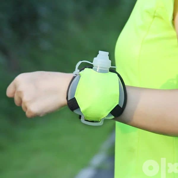 Running wrist water bottle gym running  hicking  marathon 1