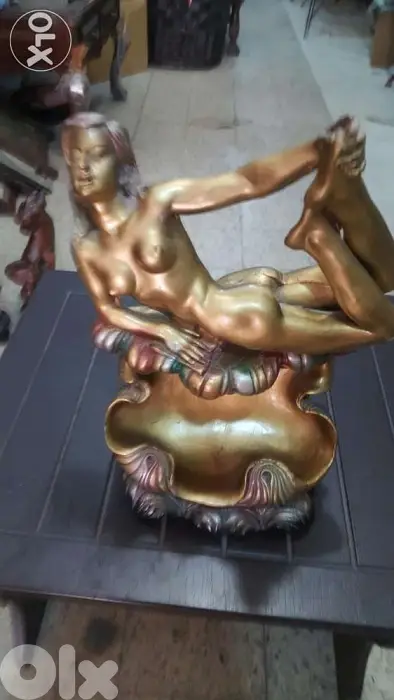 تمثال ذهبي مميز